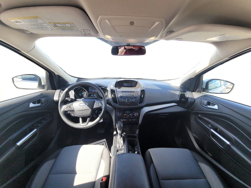 Ford Escape Vehicle Full-screen Gallery Image 15