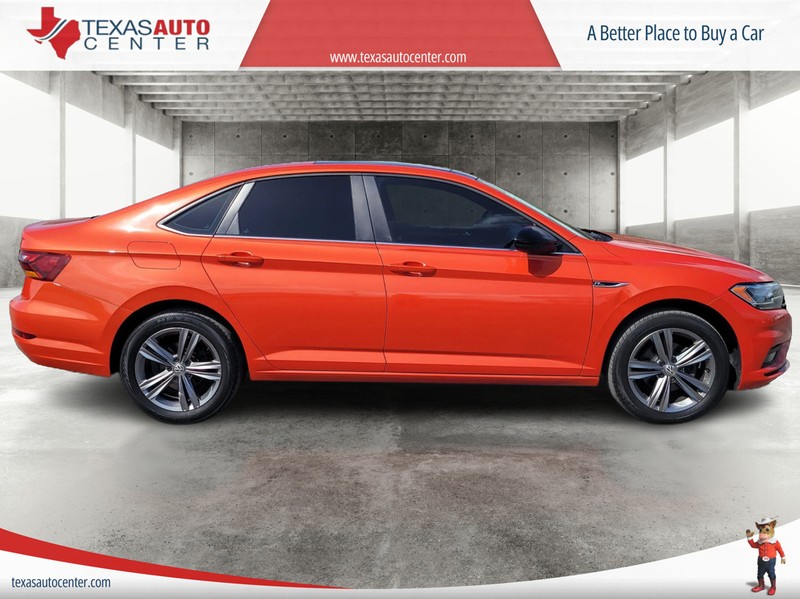 Volkswagen Jetta Vehicle Full-screen Gallery Image 3