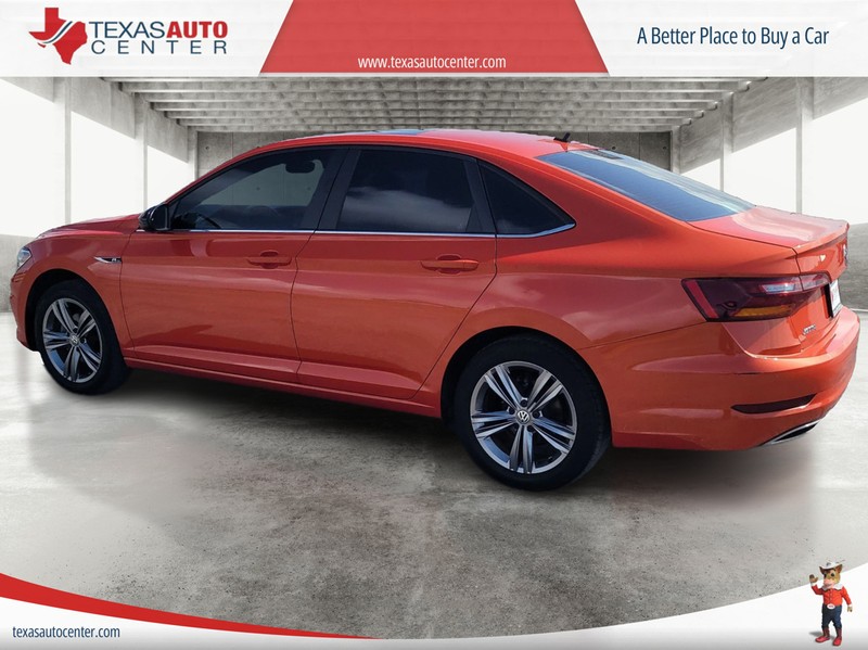 Volkswagen Jetta Vehicle Full-screen Gallery Image 4