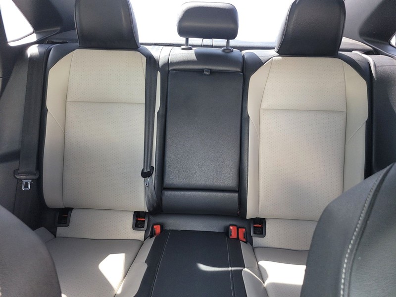 Volkswagen Jetta Vehicle Full-screen Gallery Image 11