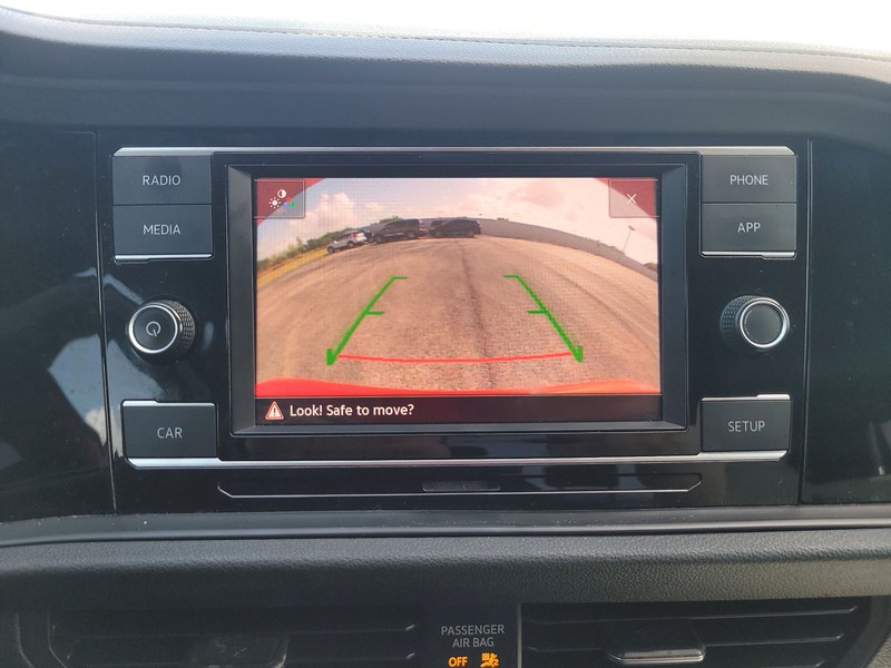 Volkswagen Jetta Vehicle Full-screen Gallery Image 15