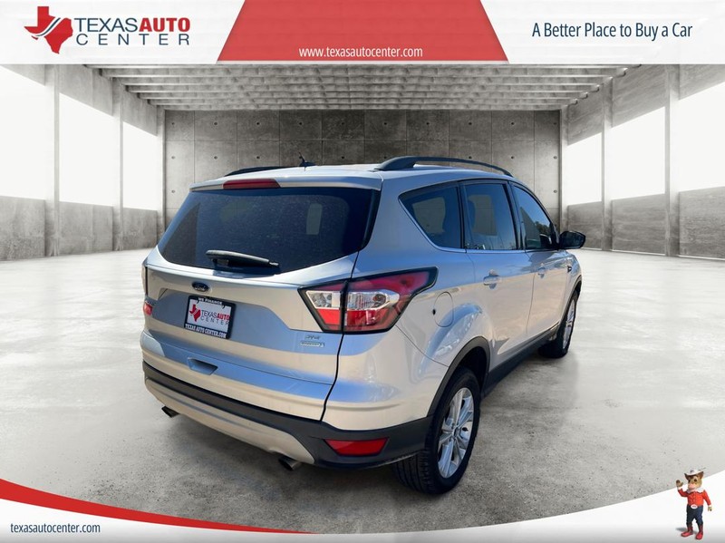 Ford Escape Vehicle Full-screen Gallery Image 3