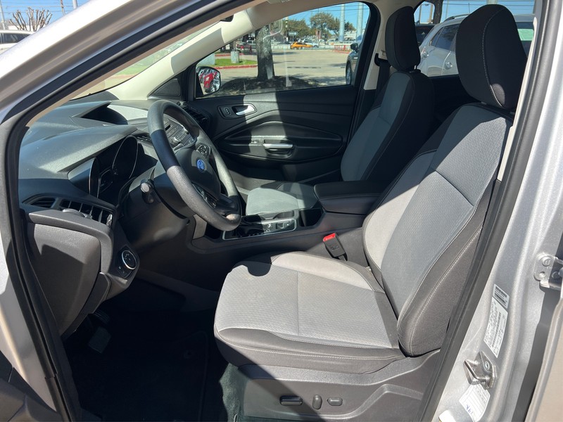 Ford Escape Vehicle Full-screen Gallery Image 4