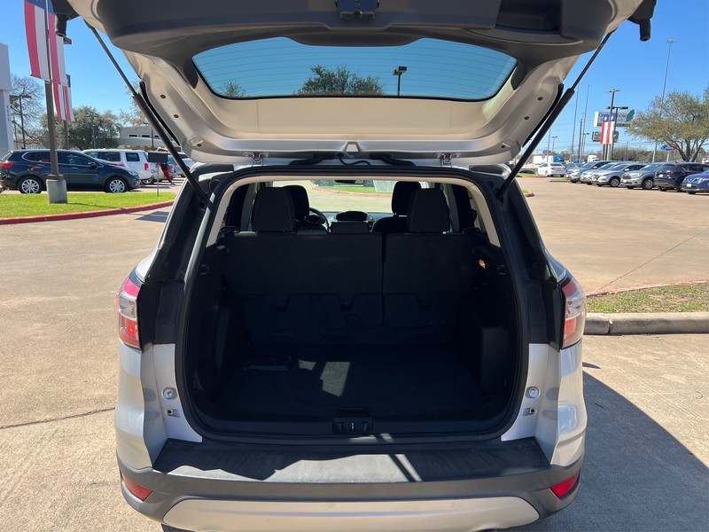 Ford Escape Vehicle Full-screen Gallery Image 6