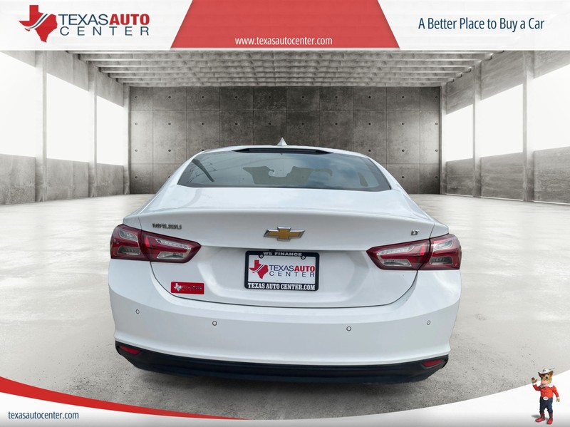 Chevrolet Malibu Vehicle Full-screen Gallery Image 2