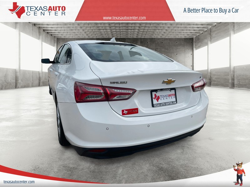 Chevrolet Malibu Vehicle Full-screen Gallery Image 4