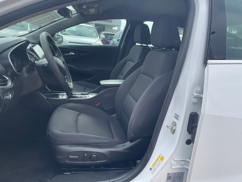 Chevrolet Malibu Vehicle Full-screen Gallery Image 5