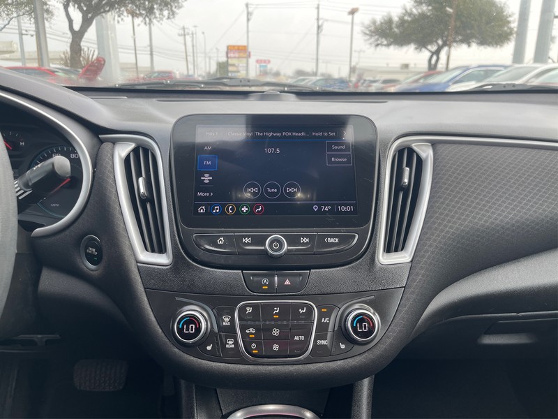 Chevrolet Malibu Vehicle Full-screen Gallery Image 8