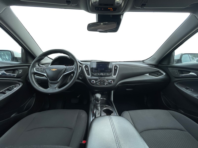 Chevrolet Malibu Vehicle Full-screen Gallery Image 11