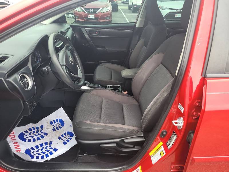 Toyota Corolla Vehicle Full-screen Gallery Image 9