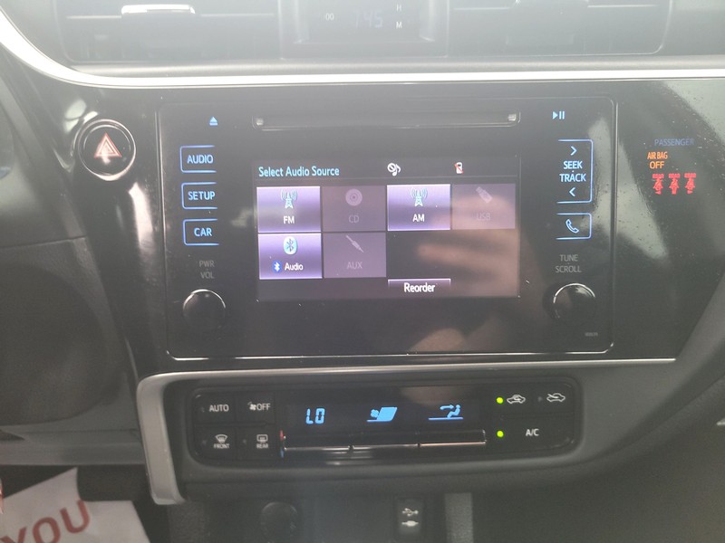 Toyota Corolla Vehicle Full-screen Gallery Image 11