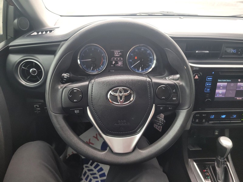 Toyota Corolla Vehicle Full-screen Gallery Image 14