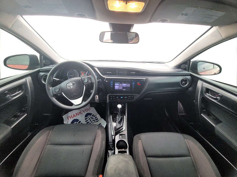 Toyota Corolla Vehicle Full-screen Gallery Image 15