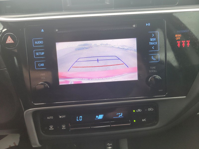 Toyota Corolla Vehicle Full-screen Gallery Image 17