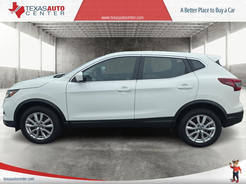 Nissan Rogue Sport Vehicle Full-screen Gallery Image 05