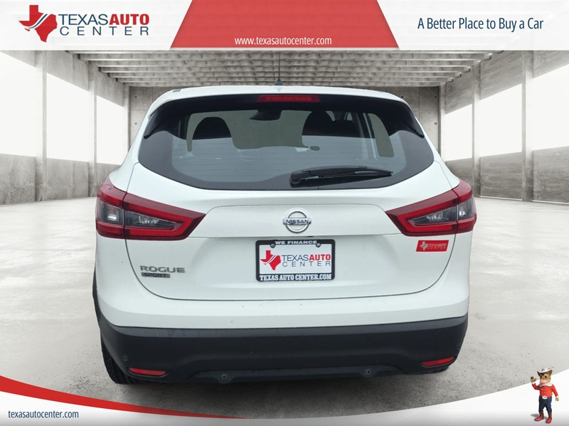 Nissan Rogue Sport Vehicle Full-screen Gallery Image 06