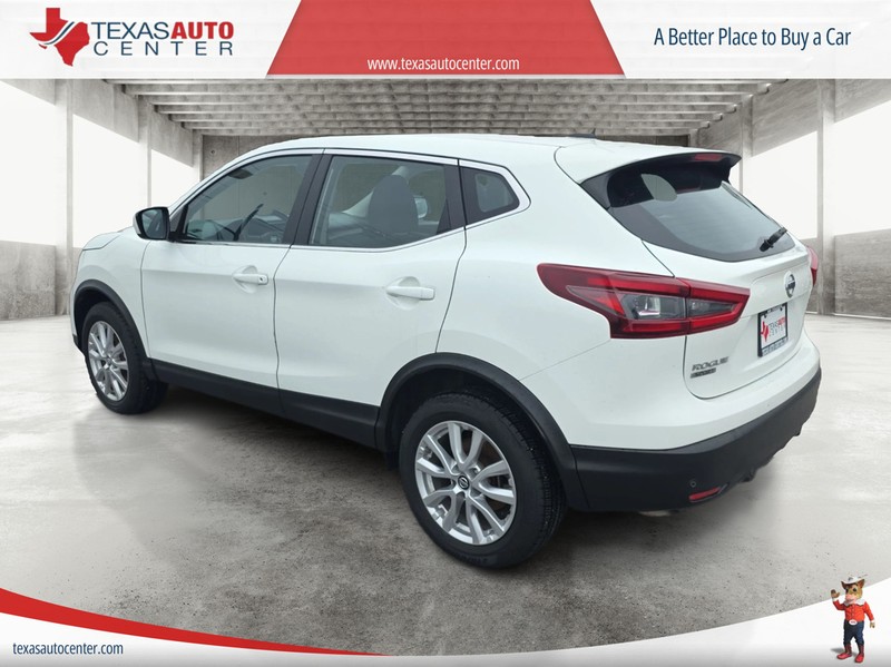 Nissan Rogue Sport Vehicle Full-screen Gallery Image 08