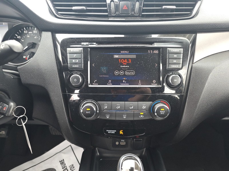 Nissan Rogue Sport Vehicle Full-screen Gallery Image 12