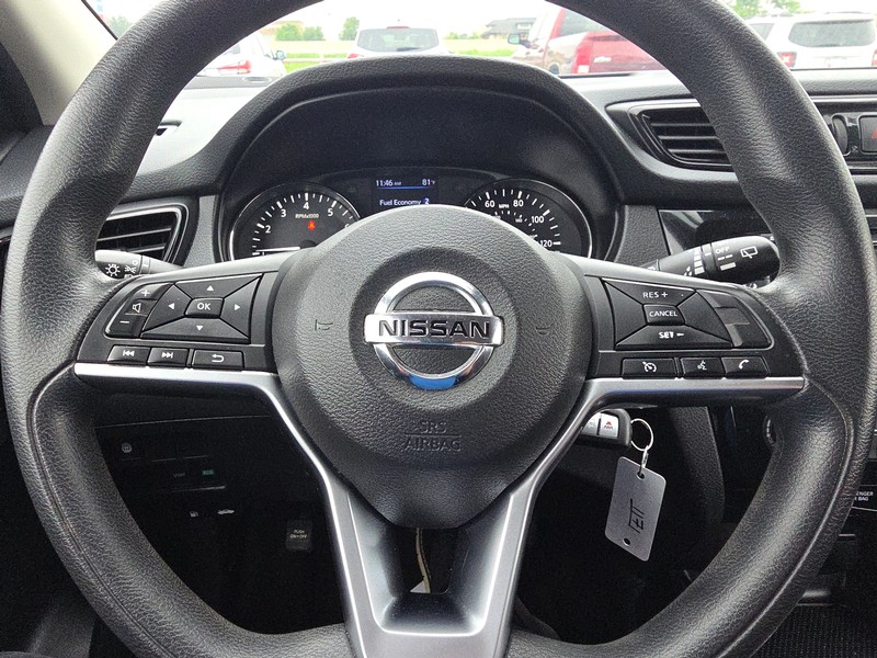 Nissan Rogue Sport Vehicle Full-screen Gallery Image 14