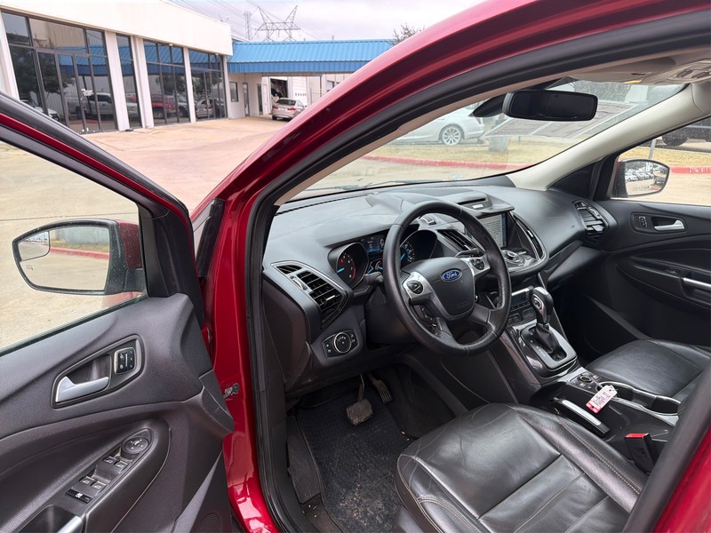 Ford Escape Vehicle Full-screen Gallery Image 9