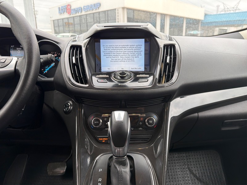 Ford Escape Vehicle Full-screen Gallery Image 12