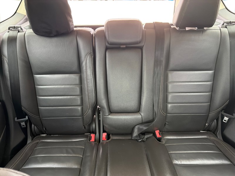 Ford Escape Vehicle Full-screen Gallery Image 13