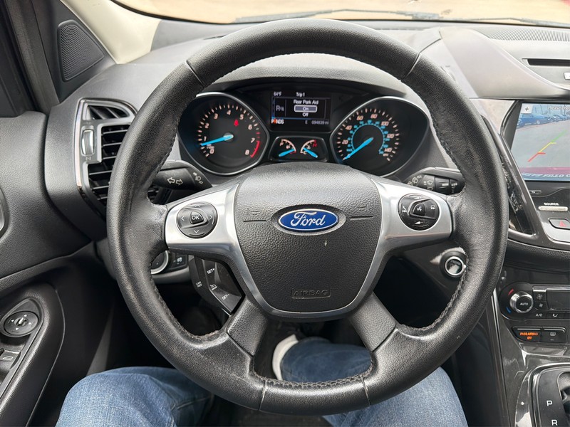 Ford Escape Vehicle Full-screen Gallery Image 14