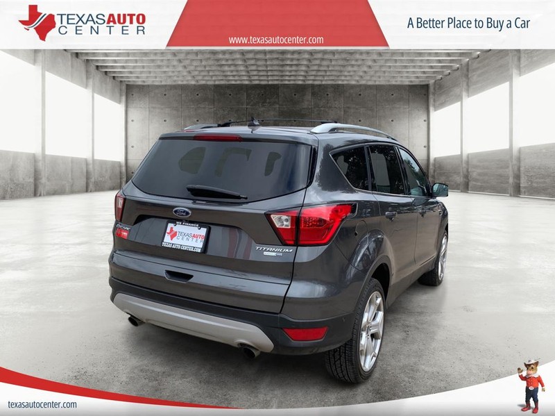 Ford Escape Vehicle Full-screen Gallery Image 7