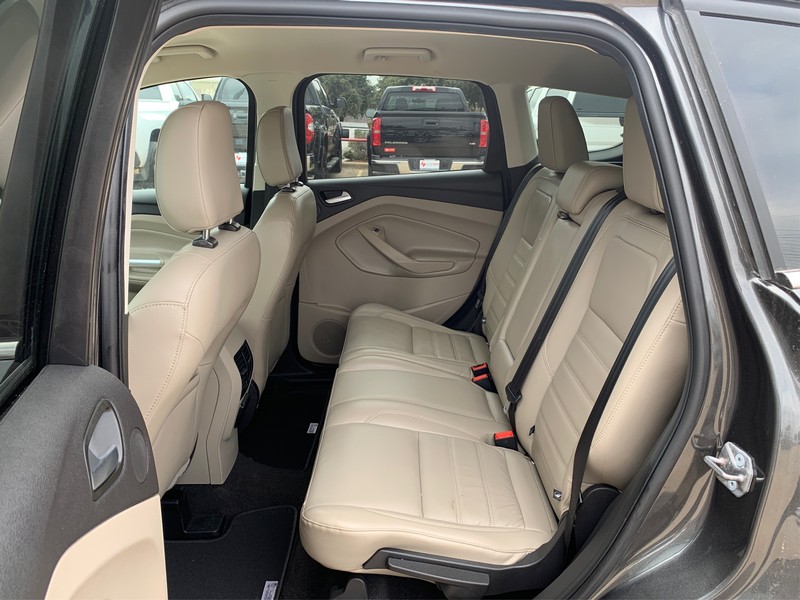 Ford Escape Vehicle Full-screen Gallery Image 10