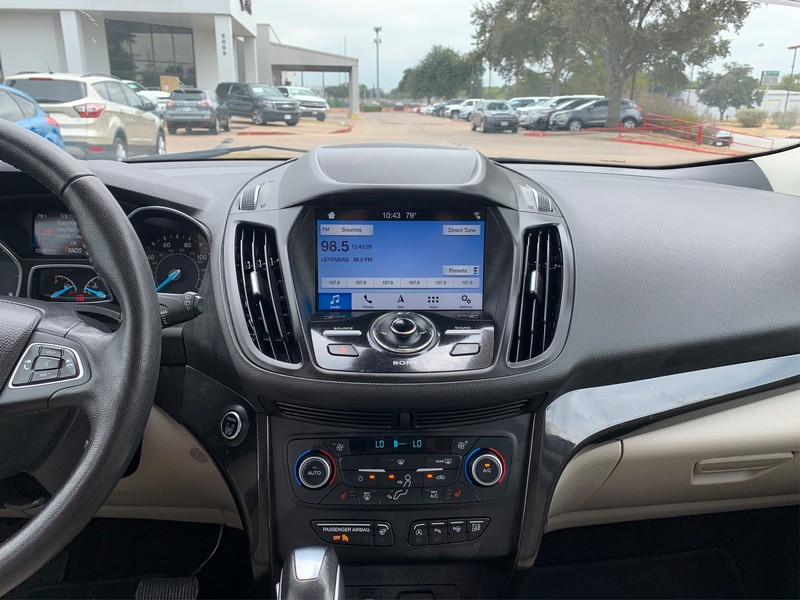 Ford Escape Vehicle Full-screen Gallery Image 11