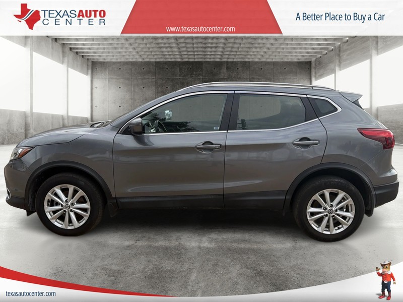 Nissan Rogue Sport Vehicle Full-screen Gallery Image 5