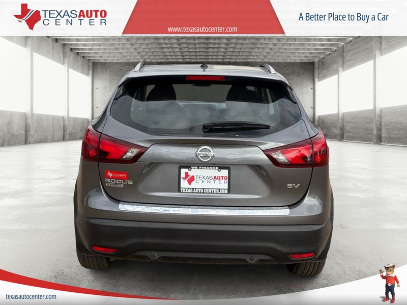 Nissan Rogue Sport Vehicle Full-screen Gallery Image 6