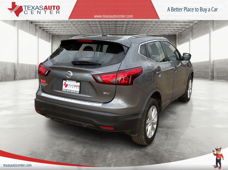 Nissan Rogue Sport Vehicle Full-screen Gallery Image 7