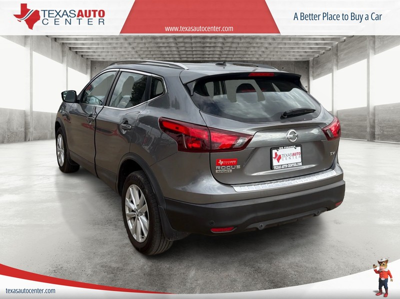 Nissan Rogue Sport Vehicle Full-screen Gallery Image 8