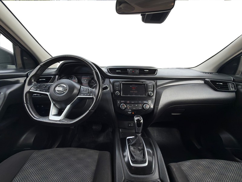 Nissan Rogue Sport Vehicle Full-screen Gallery Image 15