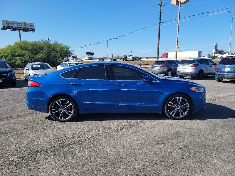 Ford Fusion Vehicle Full-screen Gallery Image 3