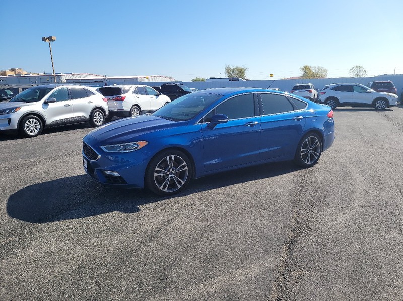 Ford Fusion Vehicle Full-screen Gallery Image 4