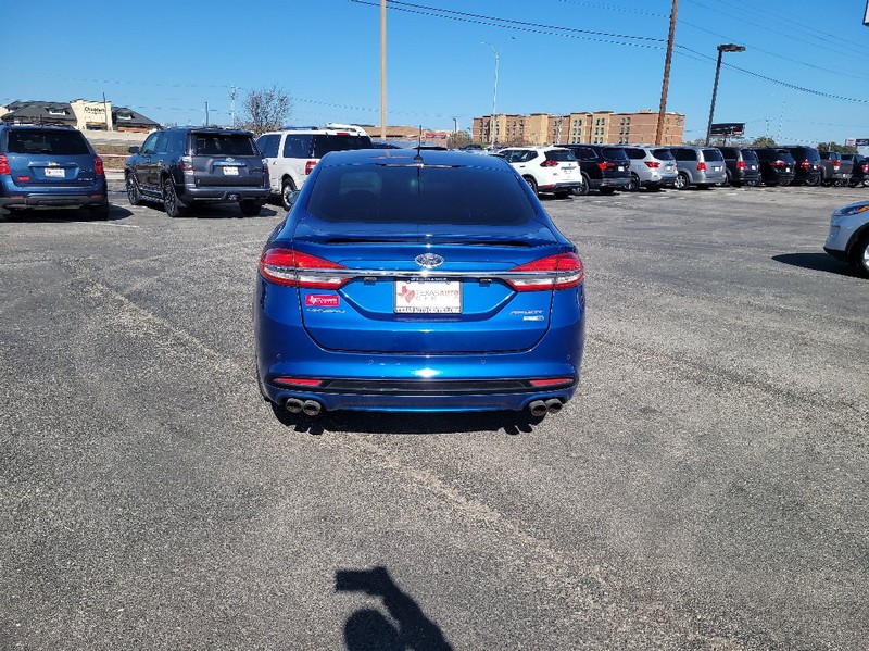 Ford Fusion Vehicle Full-screen Gallery Image 5