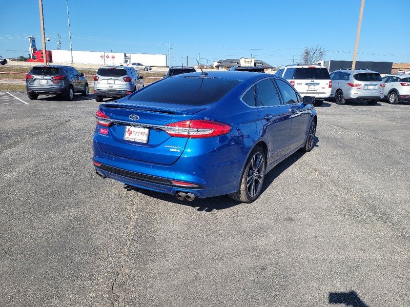 Ford Fusion Vehicle Full-screen Gallery Image 6