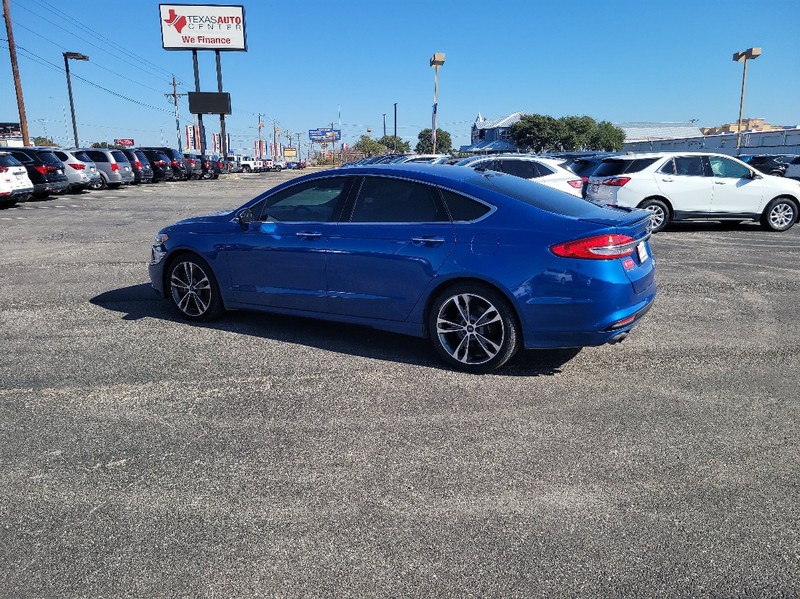 Ford Fusion Vehicle Full-screen Gallery Image 7