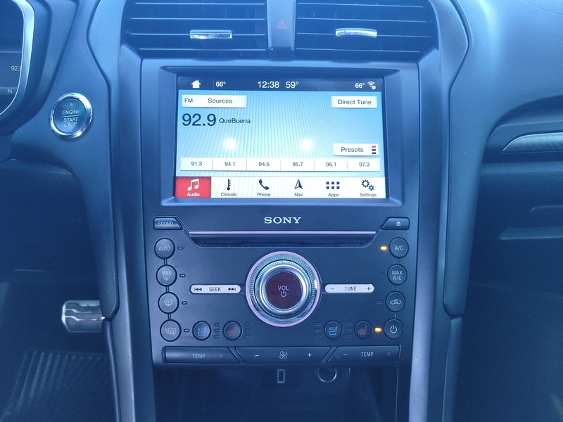 Ford Fusion Vehicle Full-screen Gallery Image 10