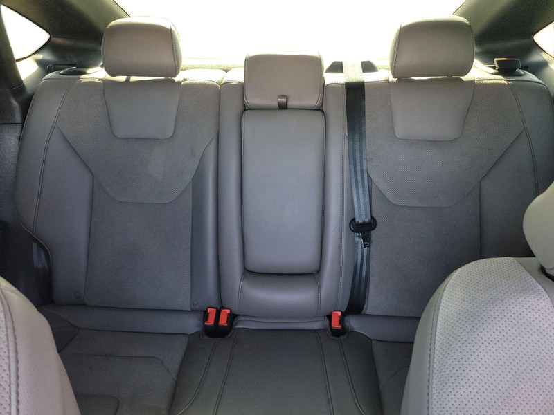 Ford Fusion Vehicle Full-screen Gallery Image 11