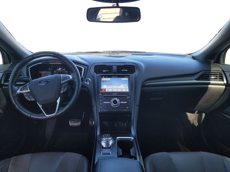 Ford Fusion Vehicle Full-screen Gallery Image 14