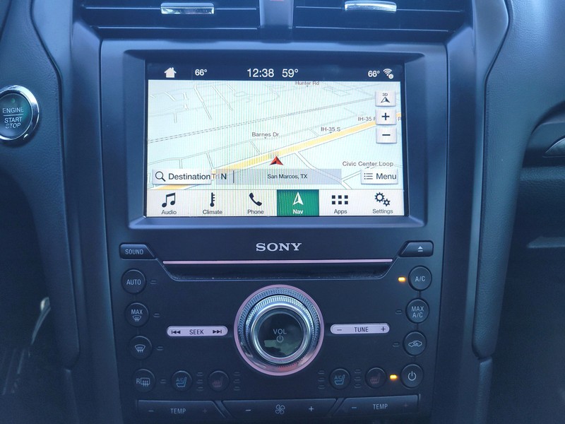 Ford Fusion Vehicle Full-screen Gallery Image 15