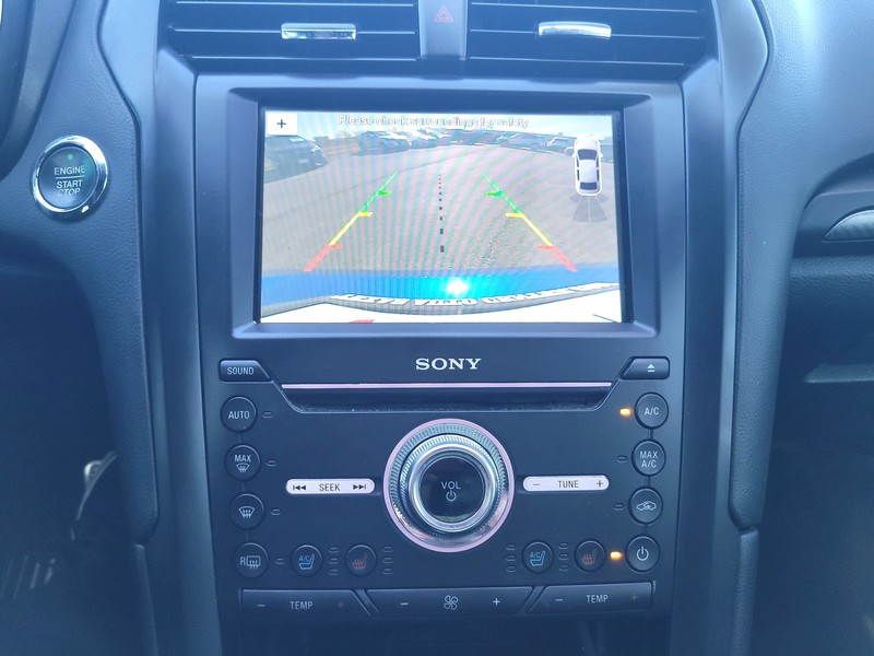 Ford Fusion Vehicle Full-screen Gallery Image 16