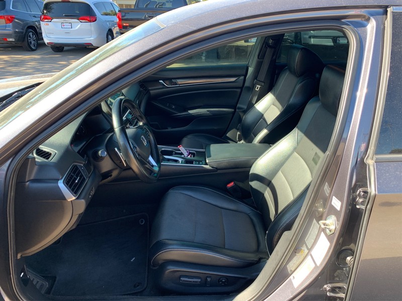 Honda Accord Sedan Vehicle Full-screen Gallery Image 9