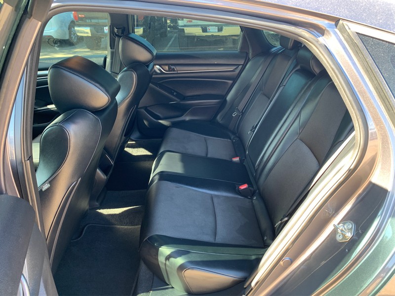 Honda Accord Sedan Vehicle Full-screen Gallery Image 10