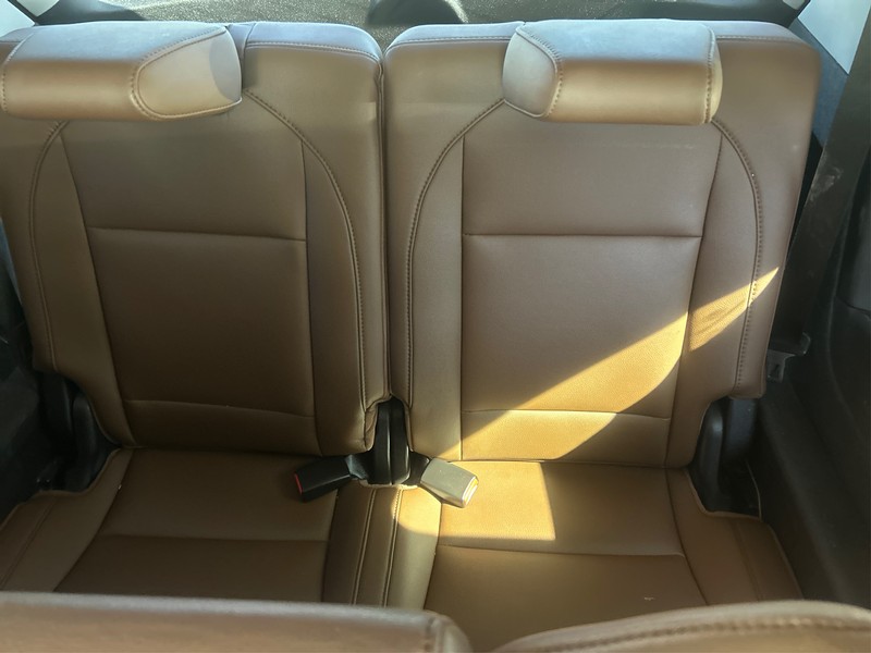 Acura MDX Vehicle Full-screen Gallery Image 17