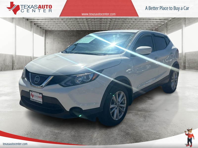 Nissan Rogue Sport Vehicle Full-screen Gallery Image 2