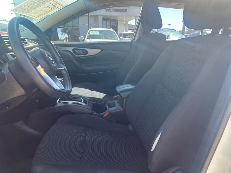 Nissan Rogue Sport Vehicle Full-screen Gallery Image 9